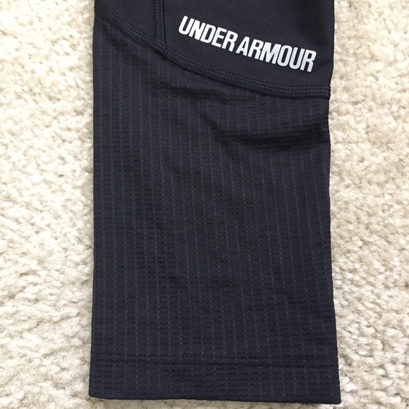 UNDER ARMOUR Compression Colorblock Capri Leggings - Picture 5 of 8